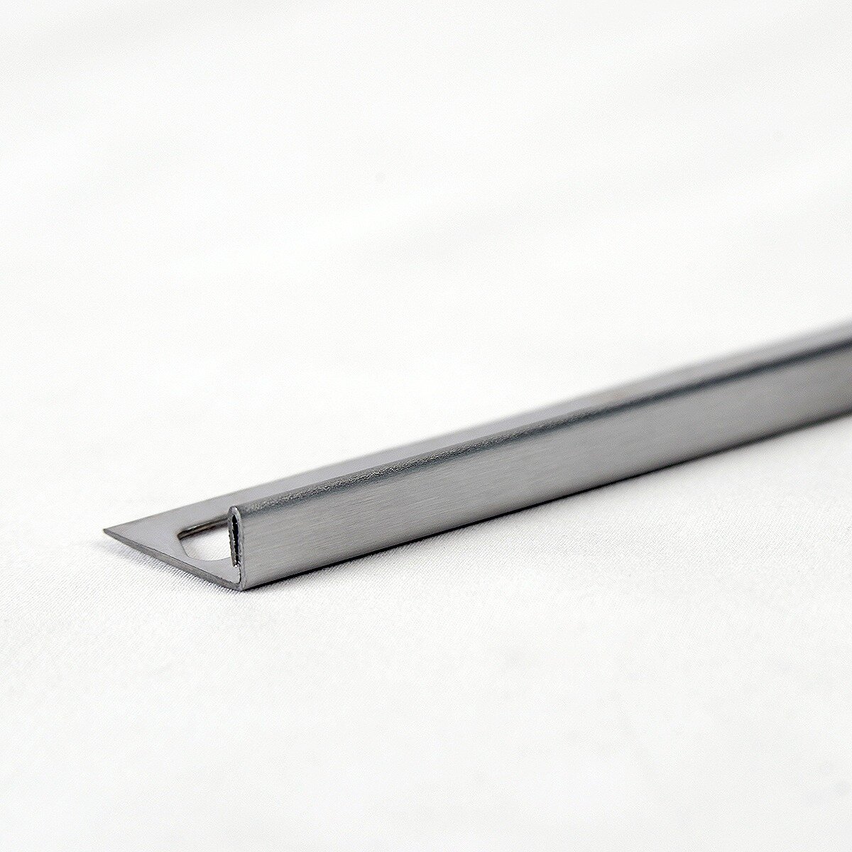 Профиль из нержавеющей стали для керамической плитки шлифовка 8х2700мм PC-8