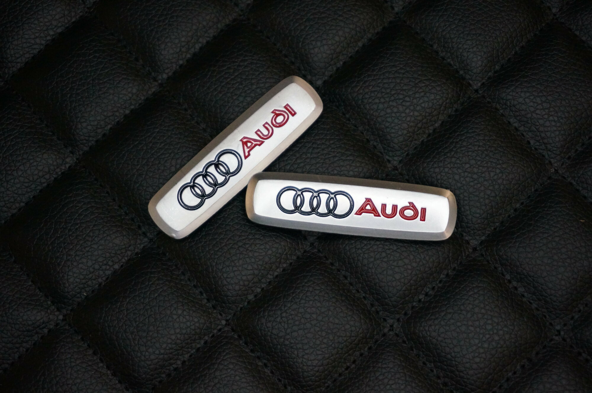 Логотип (шильдик) на автомобильный коврик с маркой автомобиля Audi / Ауди