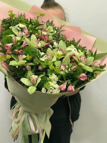 Изображение товара Букет Romashka "Комета", орхидеи, сборный, высота 50 см, диаметр до 30 см