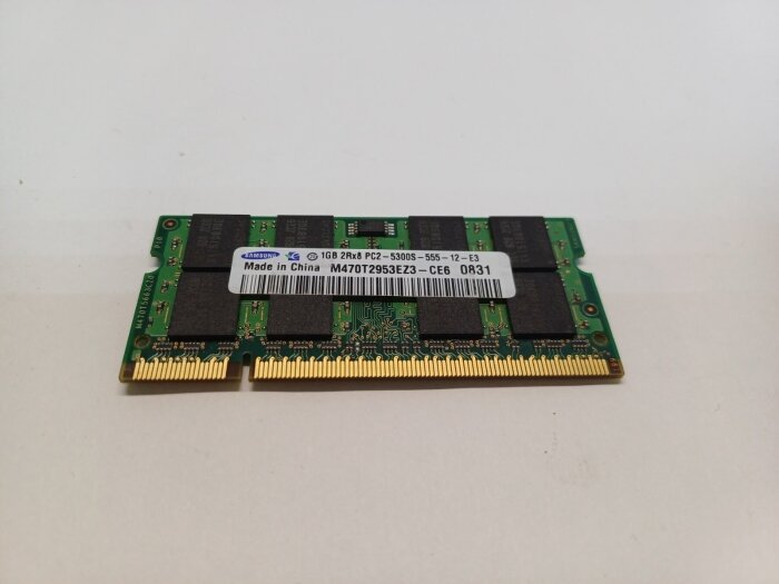 Оперативная память SO-DIMM DDR2 Samsung 1Gb 5300S 667 M470T2953EZ3-CE6