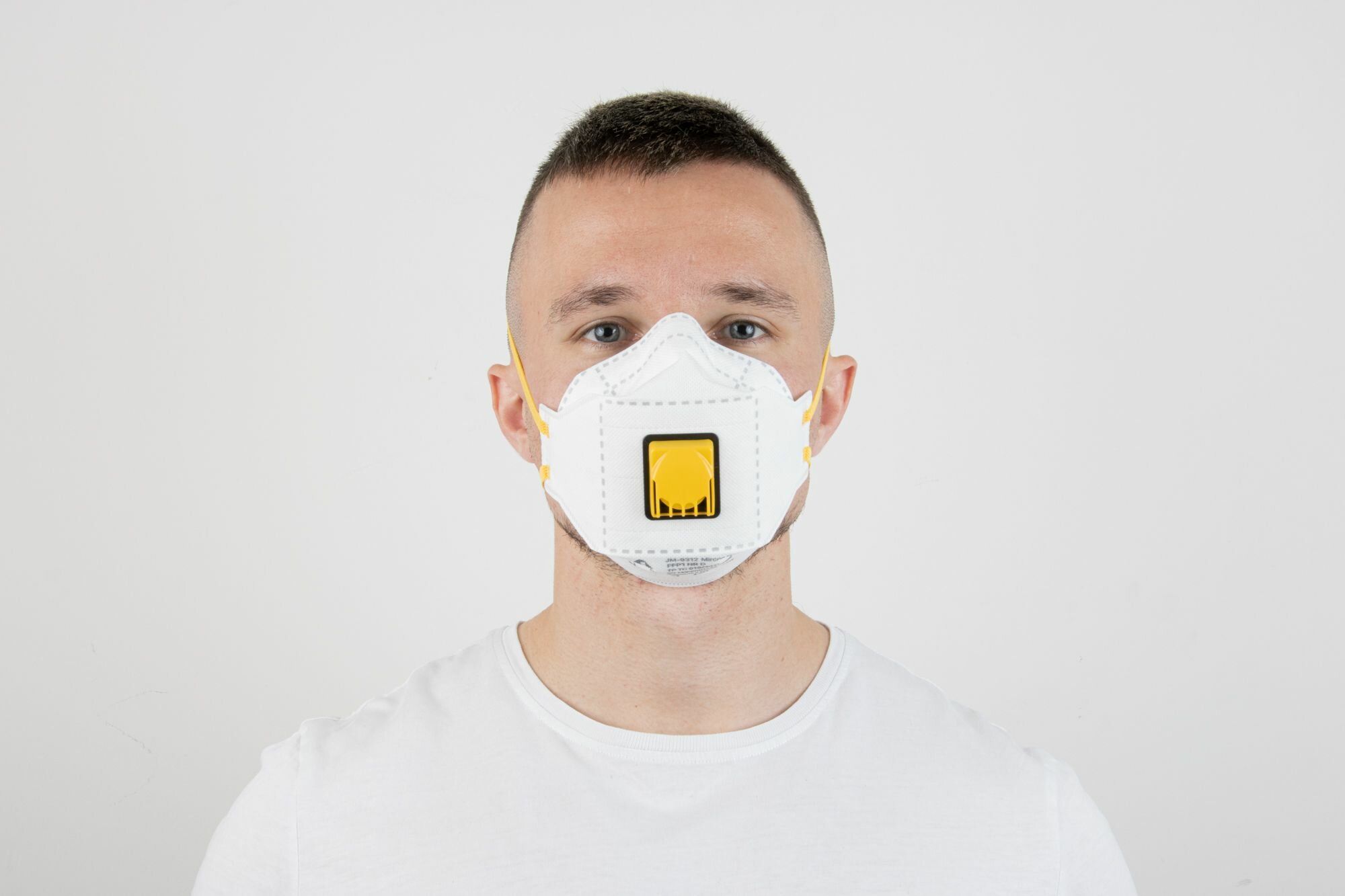 Изображение Противоаэрозольная полумаска Jeta Safety JM-9312, трёхпанельная, с клапаном, FFP1, - 1 шт.