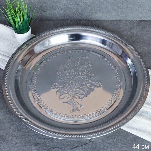 Блюдо поднос 44 х 4 см металлический с декором Цветы