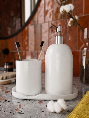Изображение товара Набор аксессуаров для ванной комнаты "Bordeaux", белый глянцевый: дозатор 500 мл, стакан под зубные щетки, подставка.