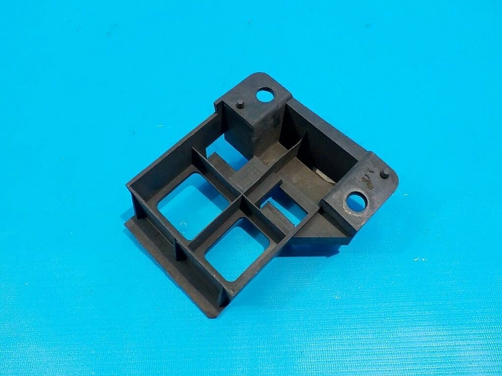 Кронштейн переднего бампера левый VOLKSWAGEN Crafter 2006-2016 A9068850163 - Б/У