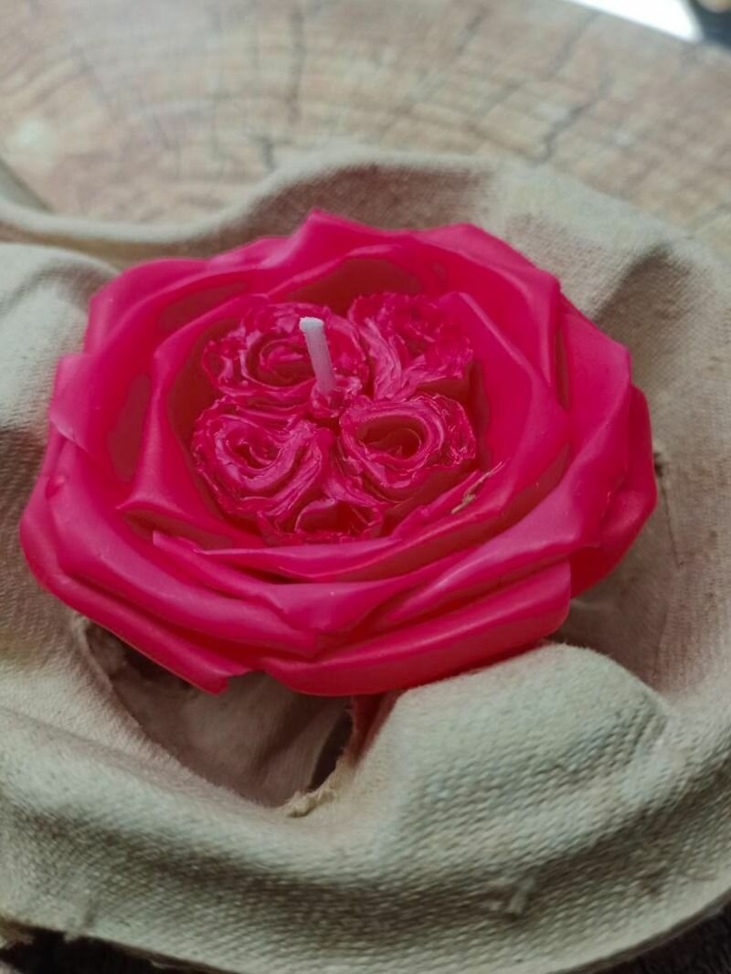 Свеча "Английская Роза", ручная работа, в подсвечнике, розовый воск, 10 см