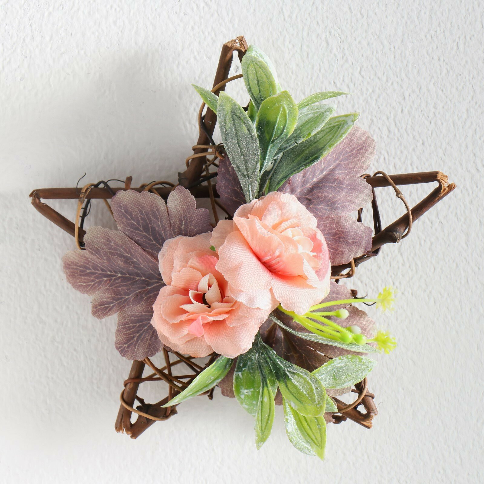 фото Венок на дверь интерьерный "Розы на звезде" 16 см 9535108