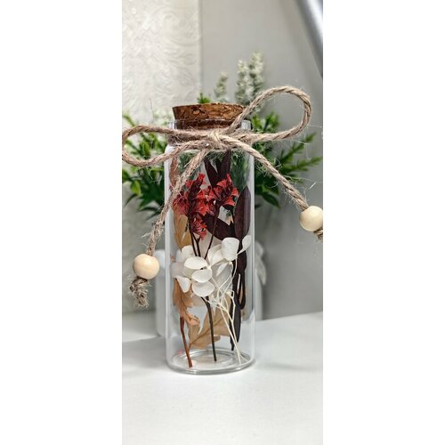 Сухоцветы в колбе