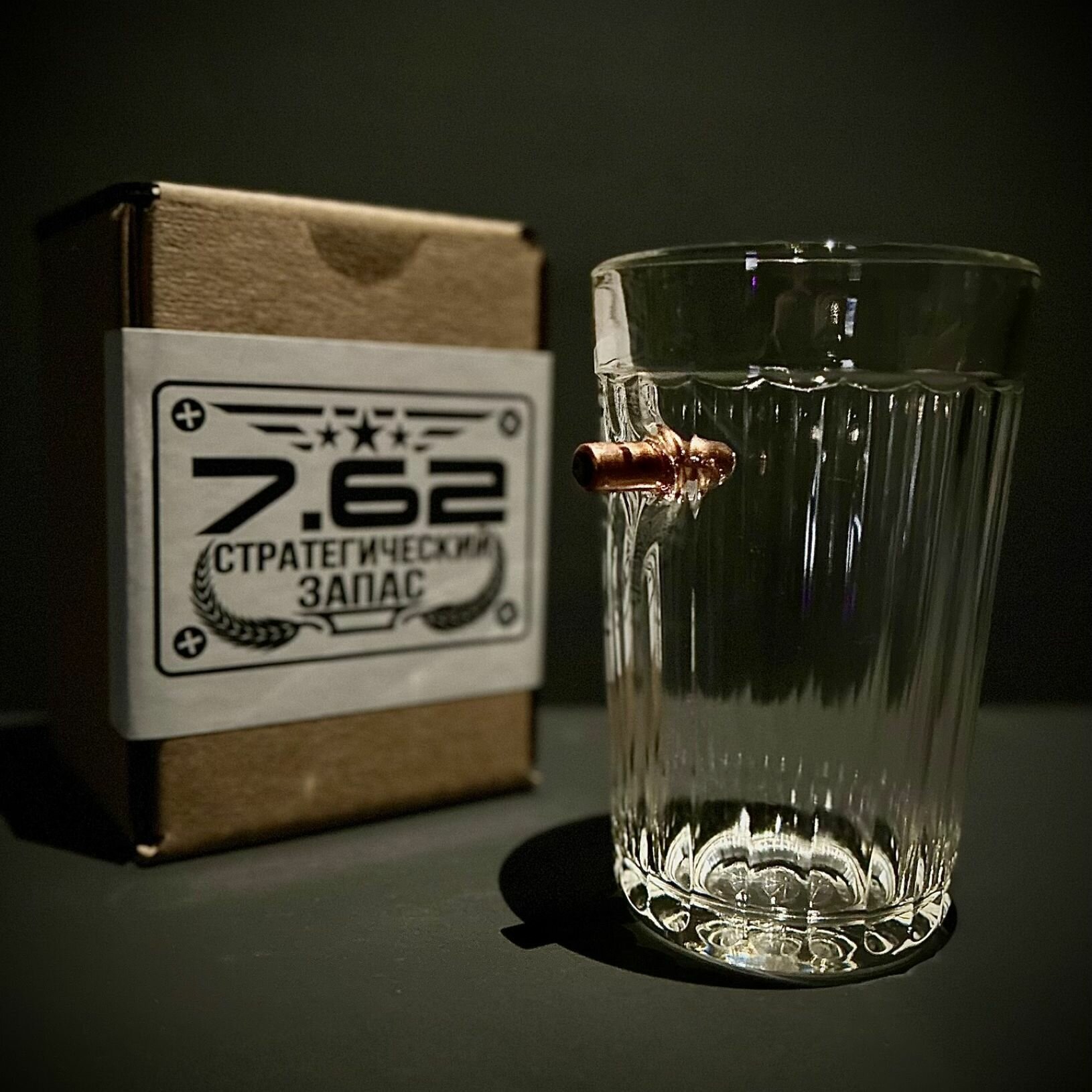 фото Граненый стакан с пулей в подарочной коробке