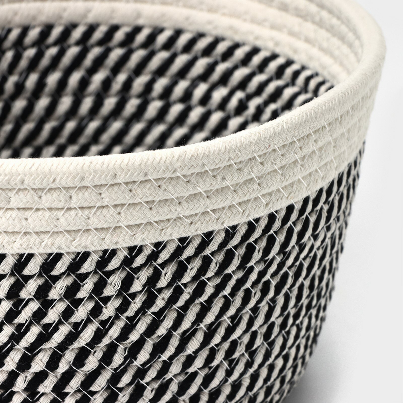 Корзина для хранения плетёная ручной работы Доляна «Кэтс», 22×22×12,5 см, цвет чёрно-белый