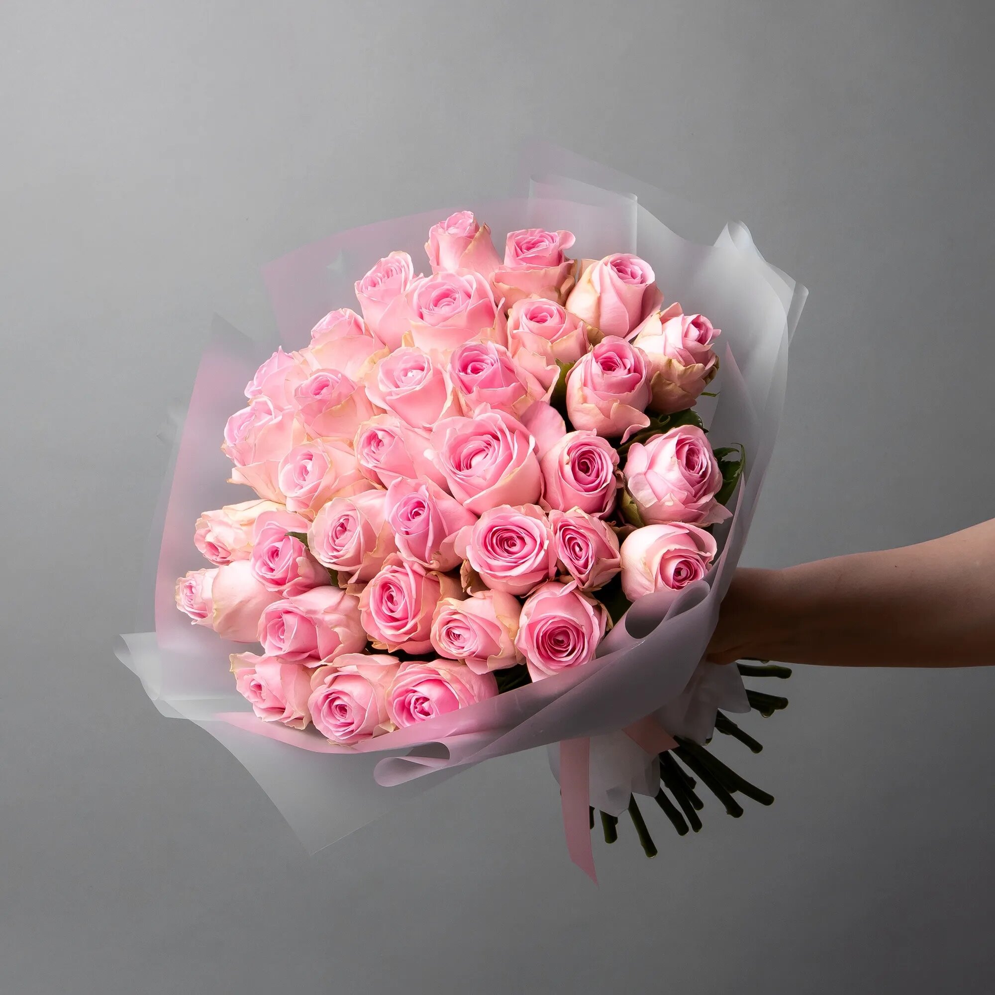 Букет из розовых роз 35 шт Высота 40 см в коробке и аквабоксе от "Простоцветы"