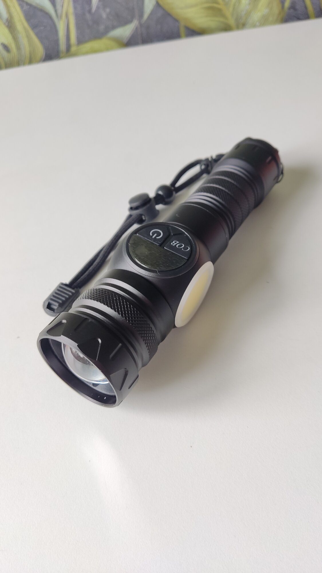 Мощный фонарь KW WX02 с фокусировкой луча, прямым и боковым светом, емким аккумулятором 3000 mAh и магнитным креплением