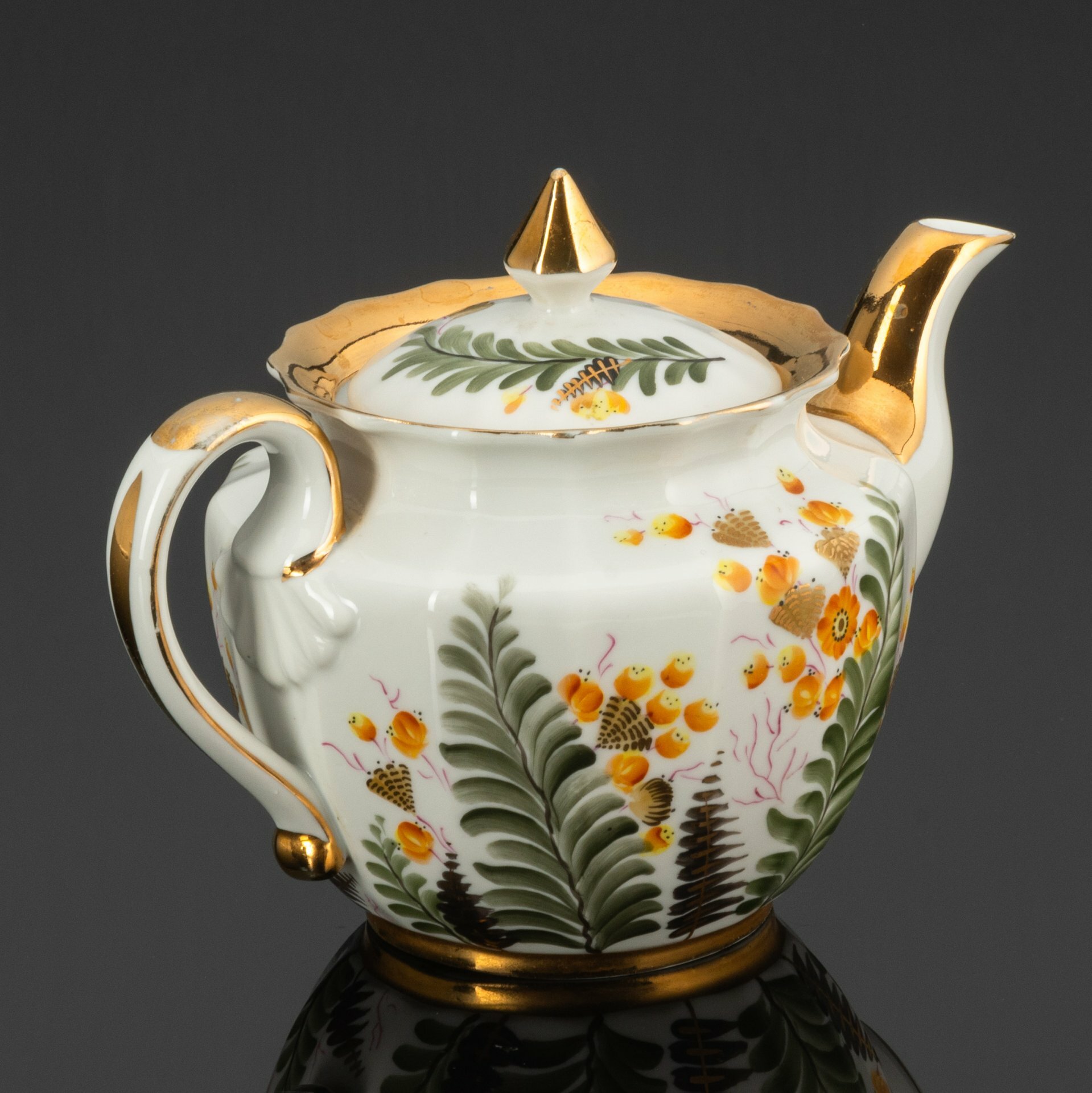 фото Чайник заварочный из сервиза "Горюн-трава", фарфор, роспись, золочение