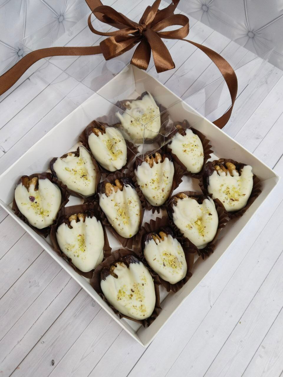Шоколадный набор "4Сезона" Королевские финики в шоколаде с грецким орехом , , фисташкой . Подарок день рождения, свадьбы, корпоративный, унисекс