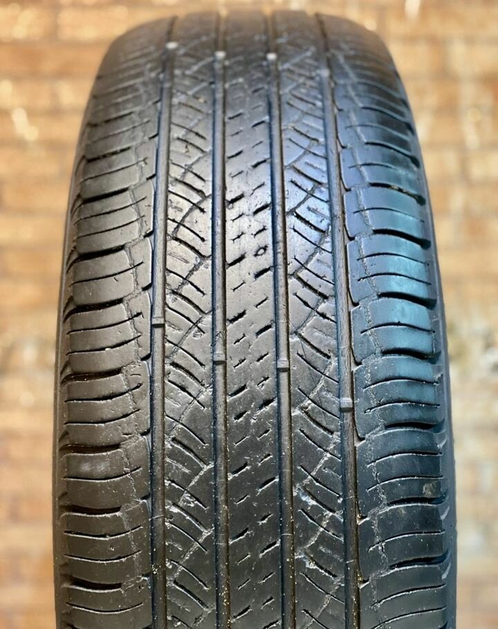 Michelin Latitude Tour HP 215/70 R16