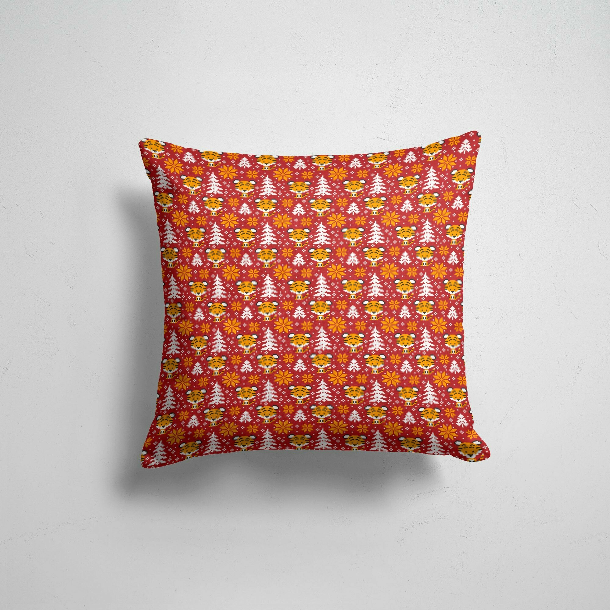 фото Подушка декоративная 45х45см девушка / Крупные кошки / Звери / Милый вязаный тигр