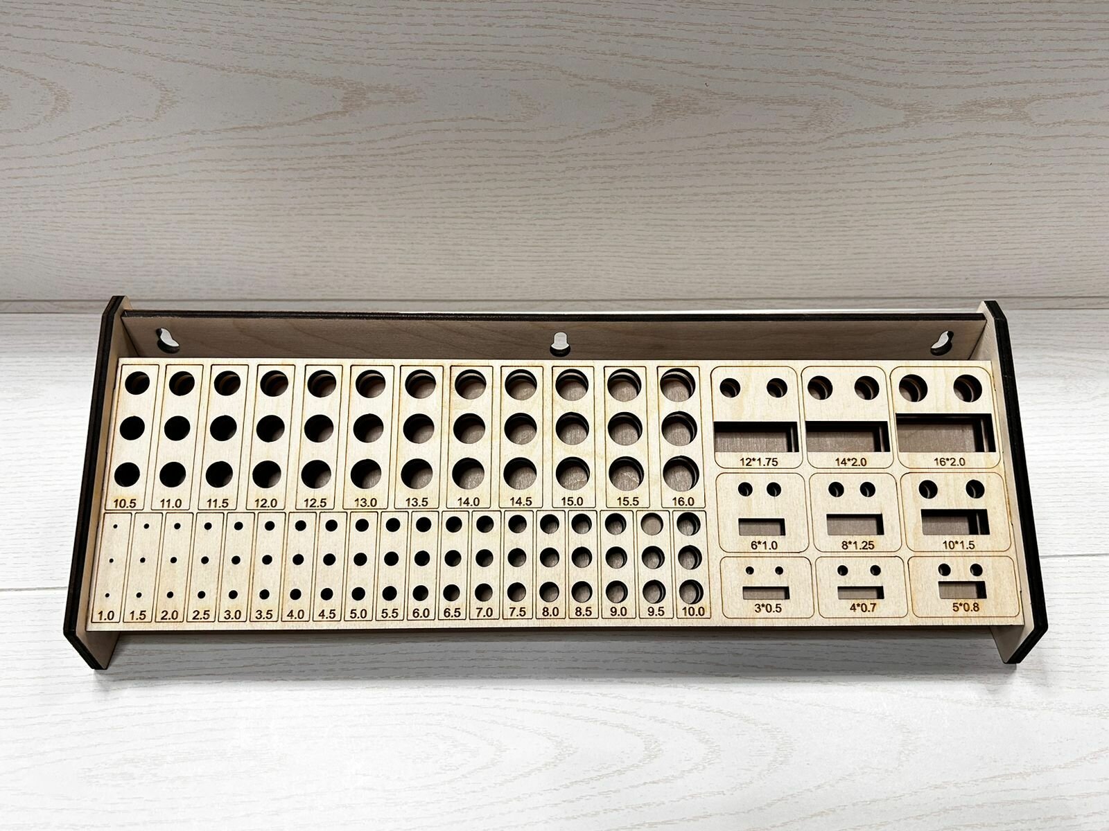 Подставка под сверла по металлу 1-16 мм метчики и плашки 3-16