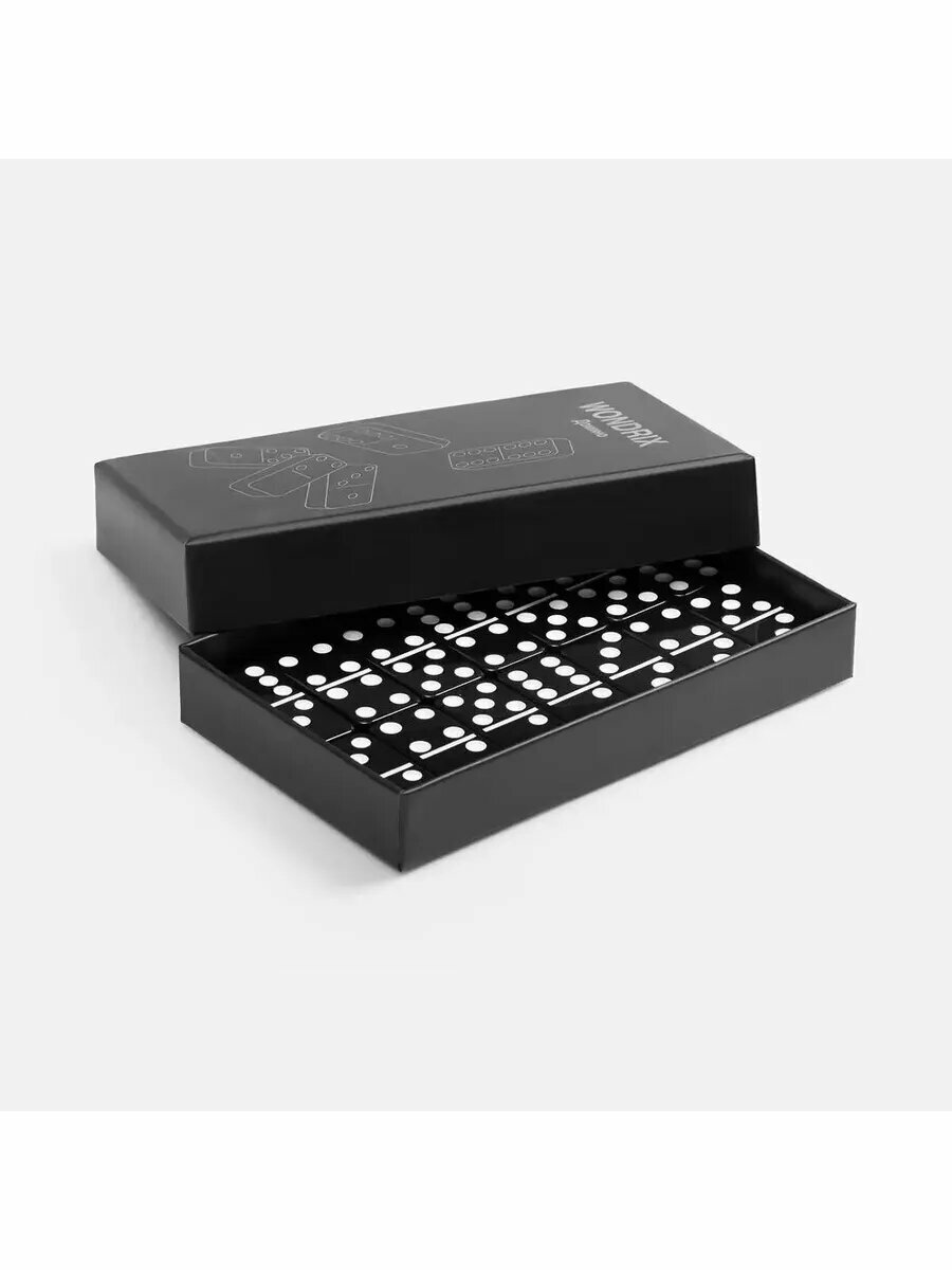 Стильное черное домино для семейных вечеров