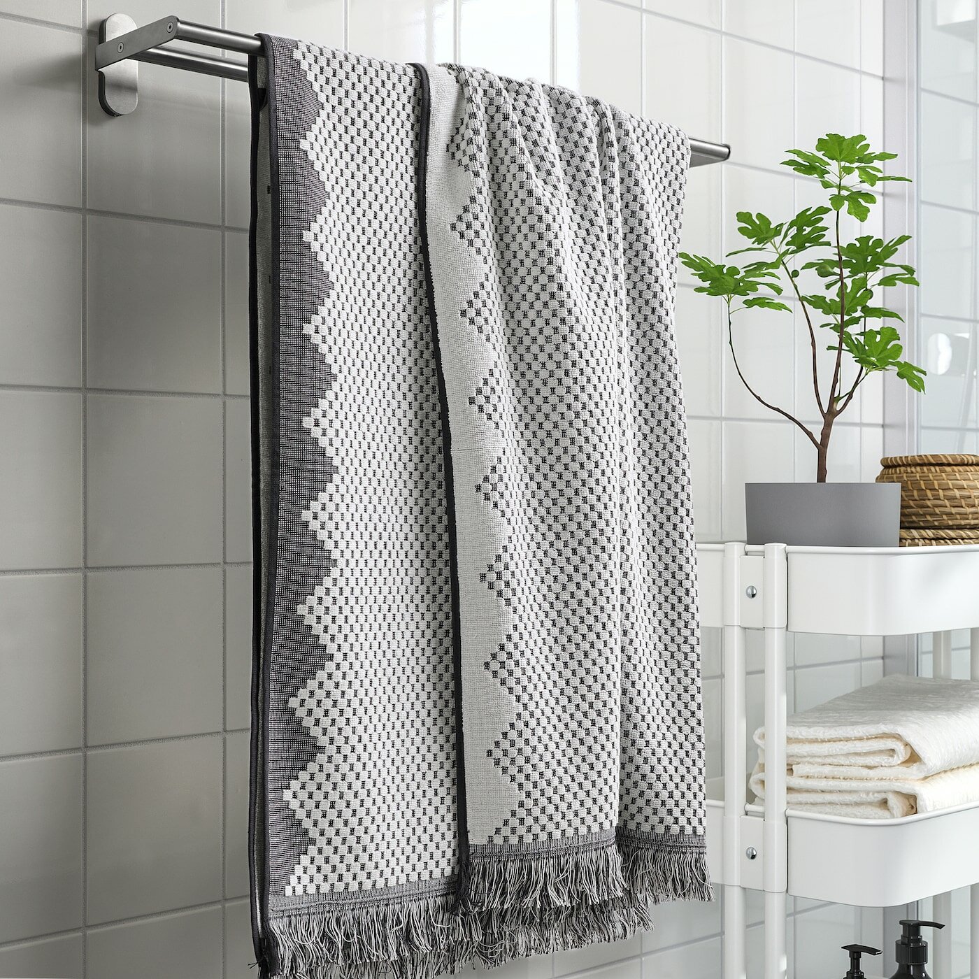 Полотенце банное в турецком стиле IKEA FJÄLLSTARR, 70х140 см, белое/серое — фото 1