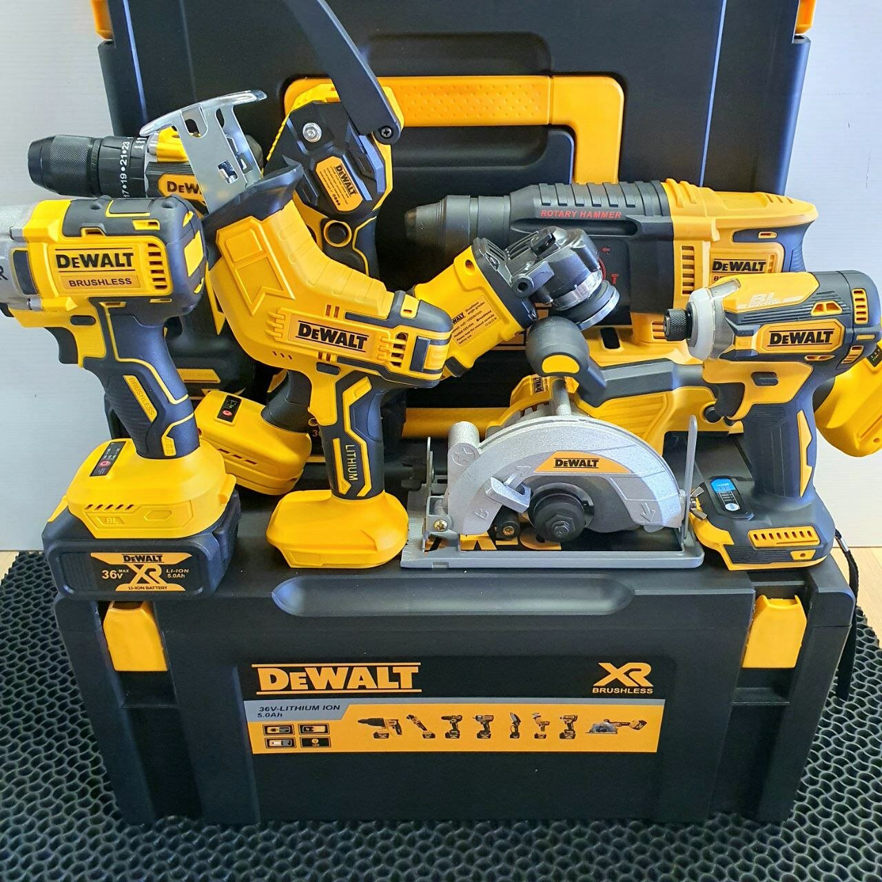 фото Набор аккумуляторного инструмента 8в1