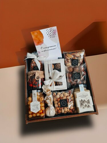 Изображение товара Премиальный подарок / сладкий подарочный набор / универсальный подарок для мужчин и женщин / оригинальный подарок на др