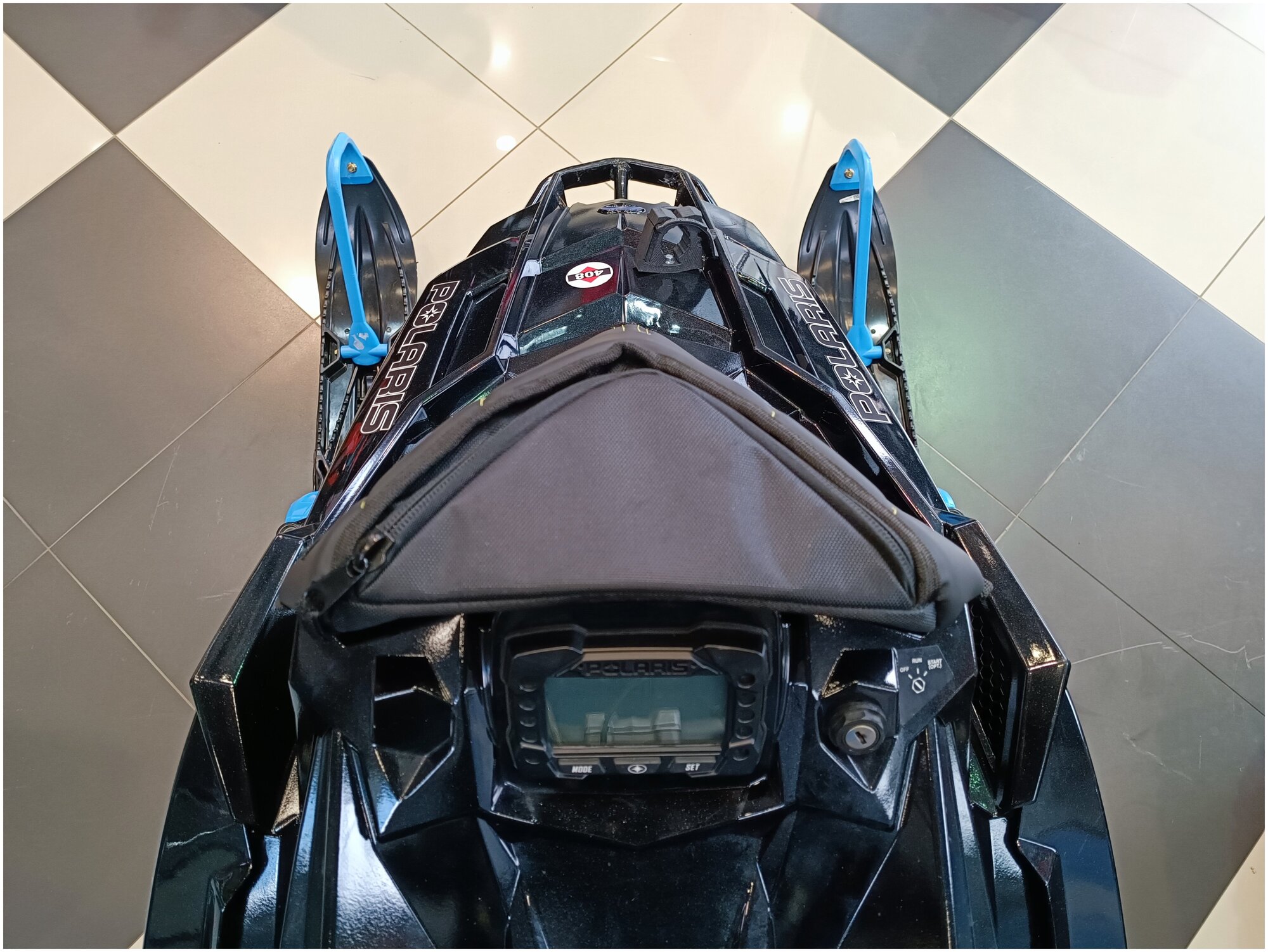 Сумка ветрозащитная для снегохода Polaris, платформа Axys — фото 1