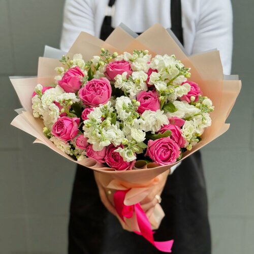 Изображение товара Букет Rybe-Flowers, маттиола и пионовые розы, розовый и белый