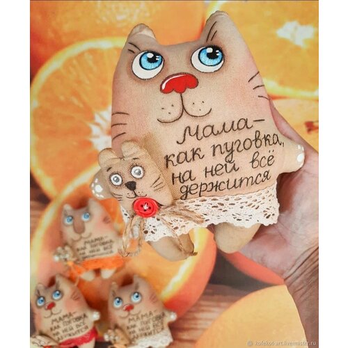 Кошка Пуговка. Белая юбочка. Ручная работа.