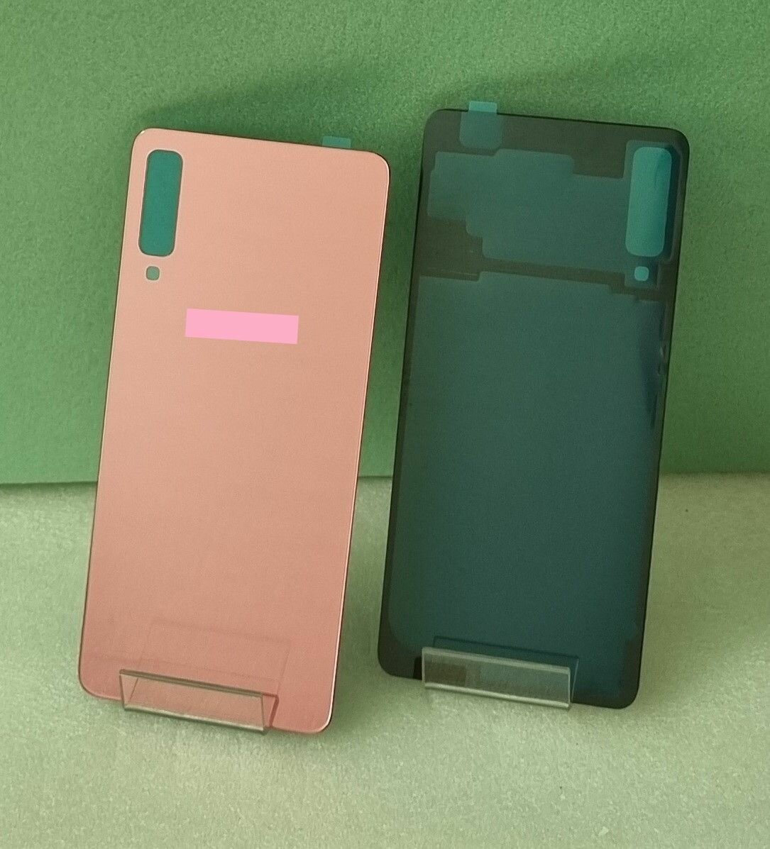 Задняя крышка Samsung Galaxy A7 2018/SM A750FN розовая