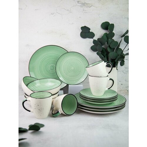 Набор столовой посуды тарелки и кружки