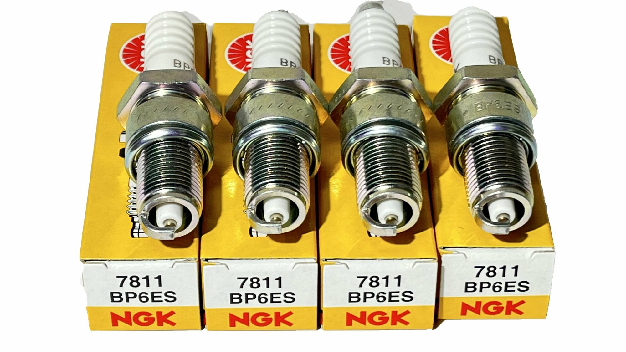 Свечи зажигания NGK BP6ES, 7811 (комплект 4шт)