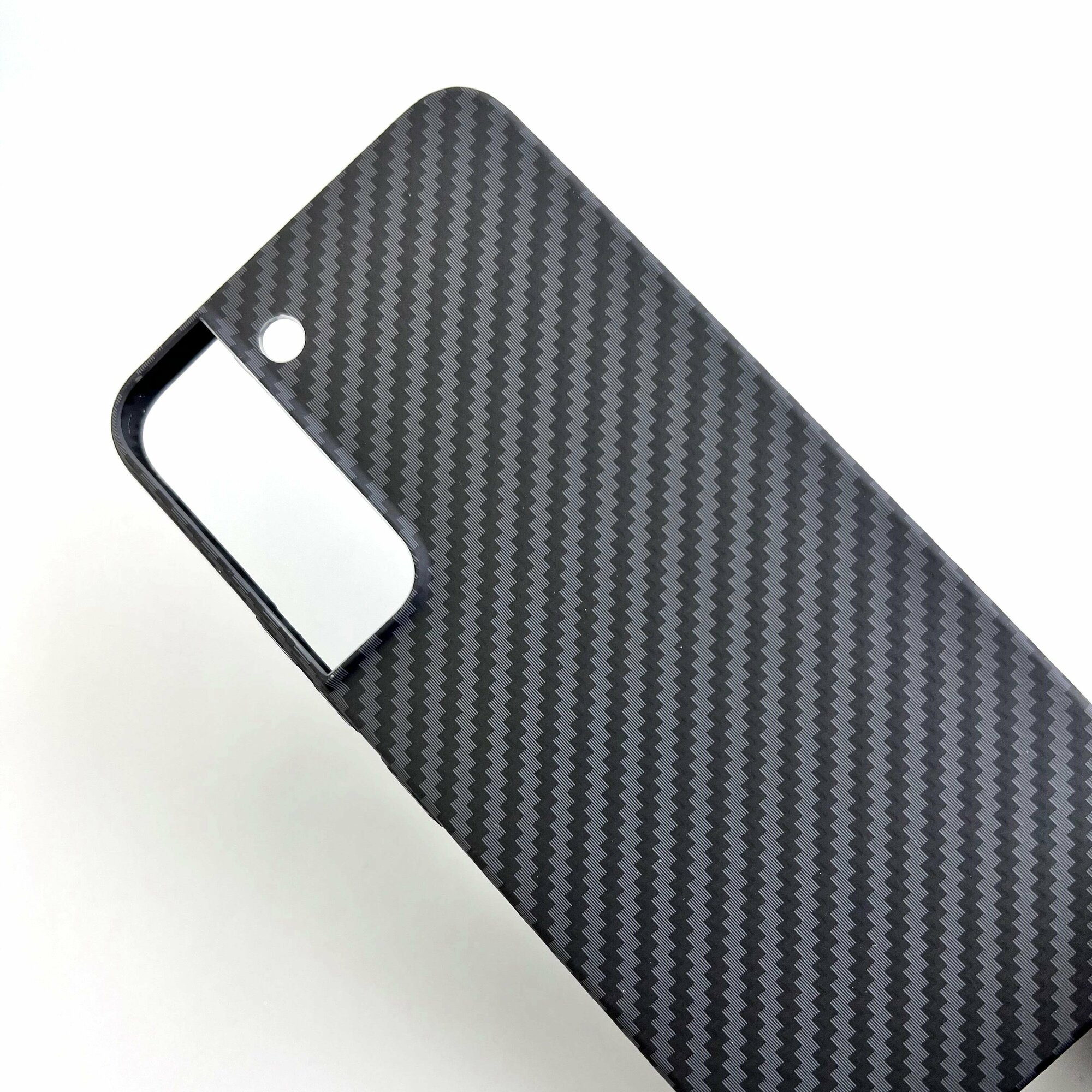 фото Чехол для Samsung S22 из ударопрочного пластика под карбон Luxo