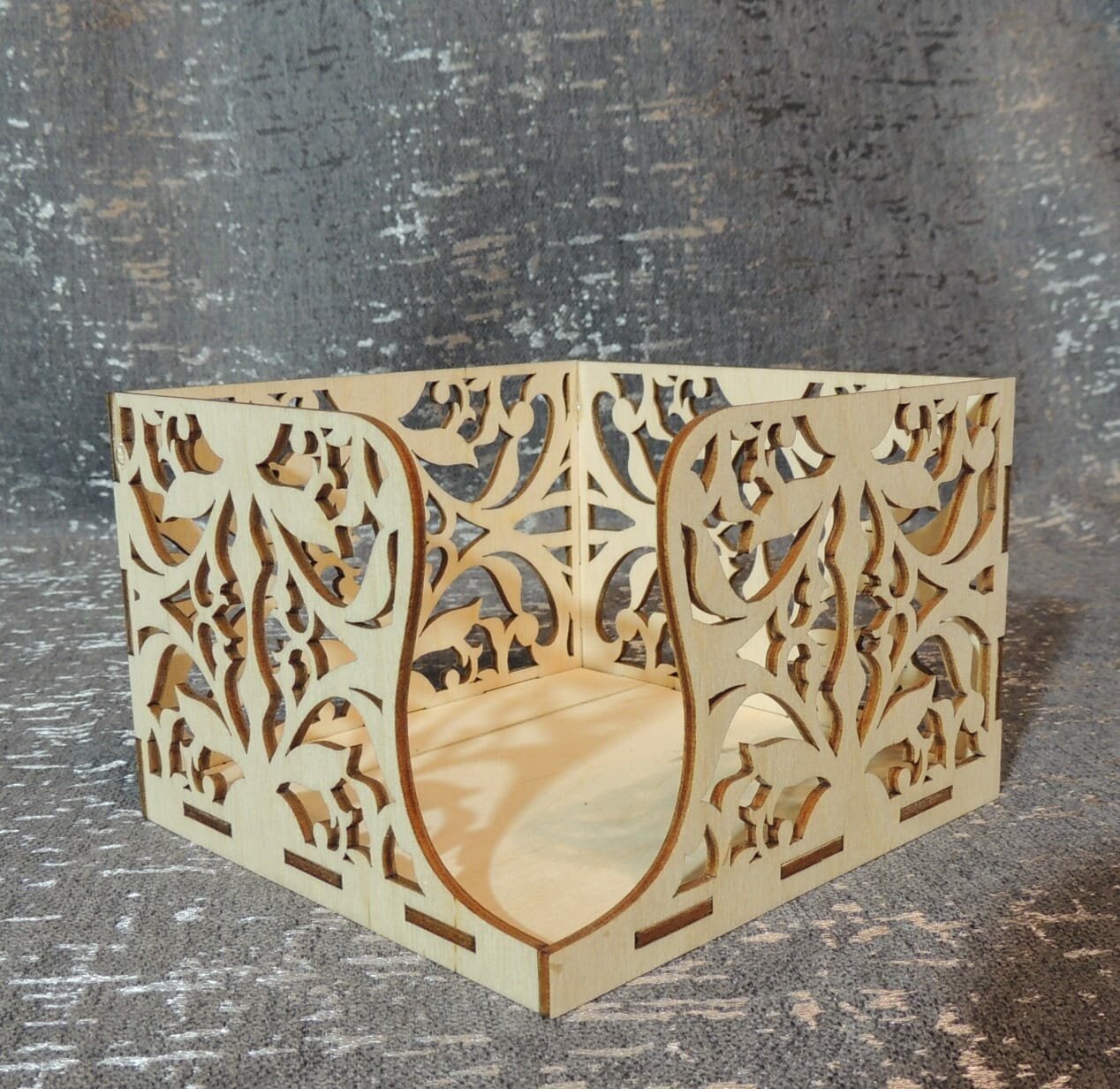 фото Салфетница ажурная деревянная