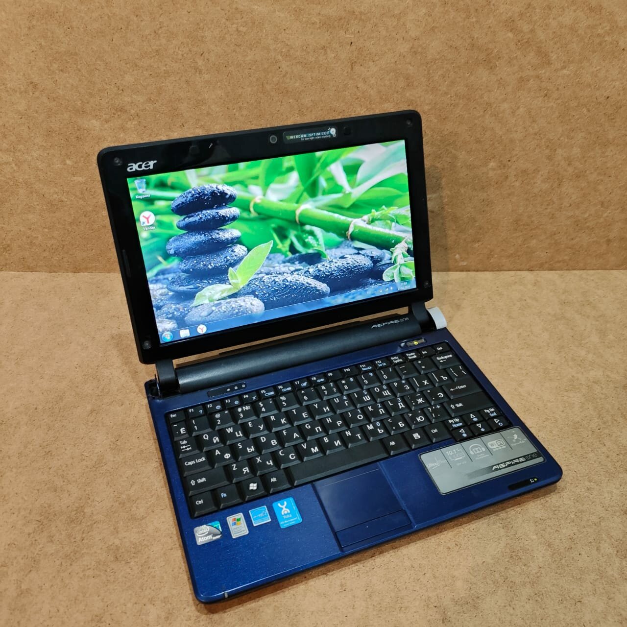 10.1" Нетбук Acer Aspire One KAV60 1024x600, Intel Atom N270, RAM 2 ГБ, HDD 120 ГБ, Windows 7, синий