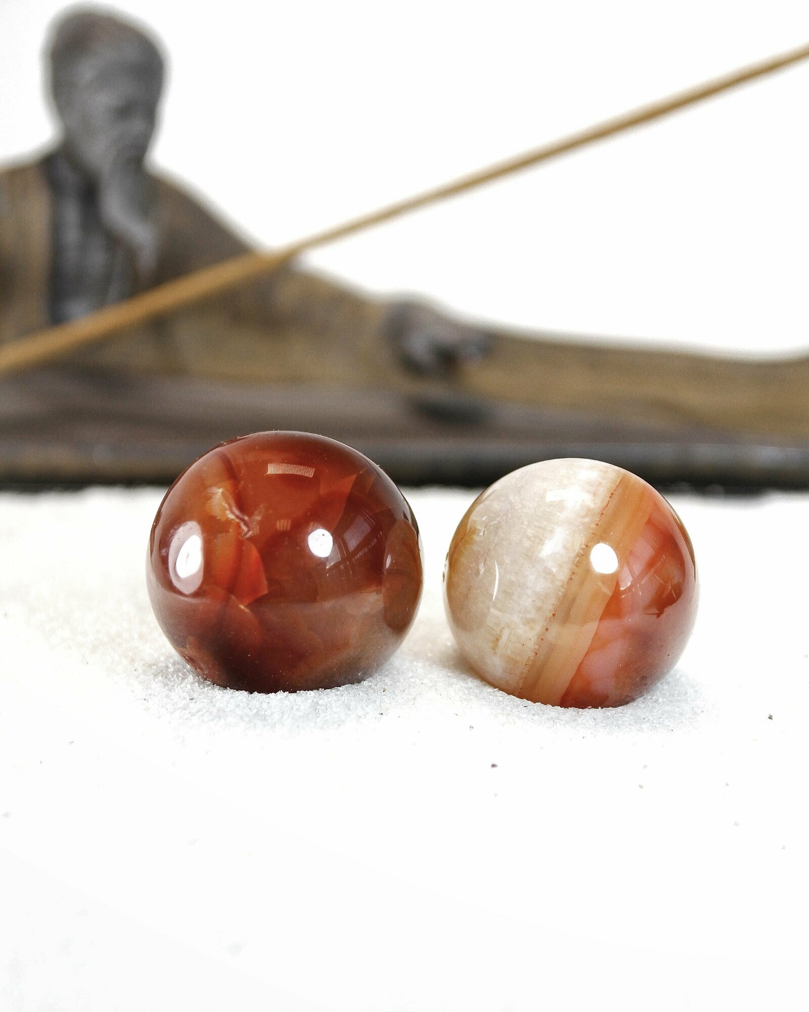 Массажные шары Баодинг Сердолик - диаметр 34-36 мм, натуральный камень, 2 шт - для стоунтерапии, здоровья и антистресса