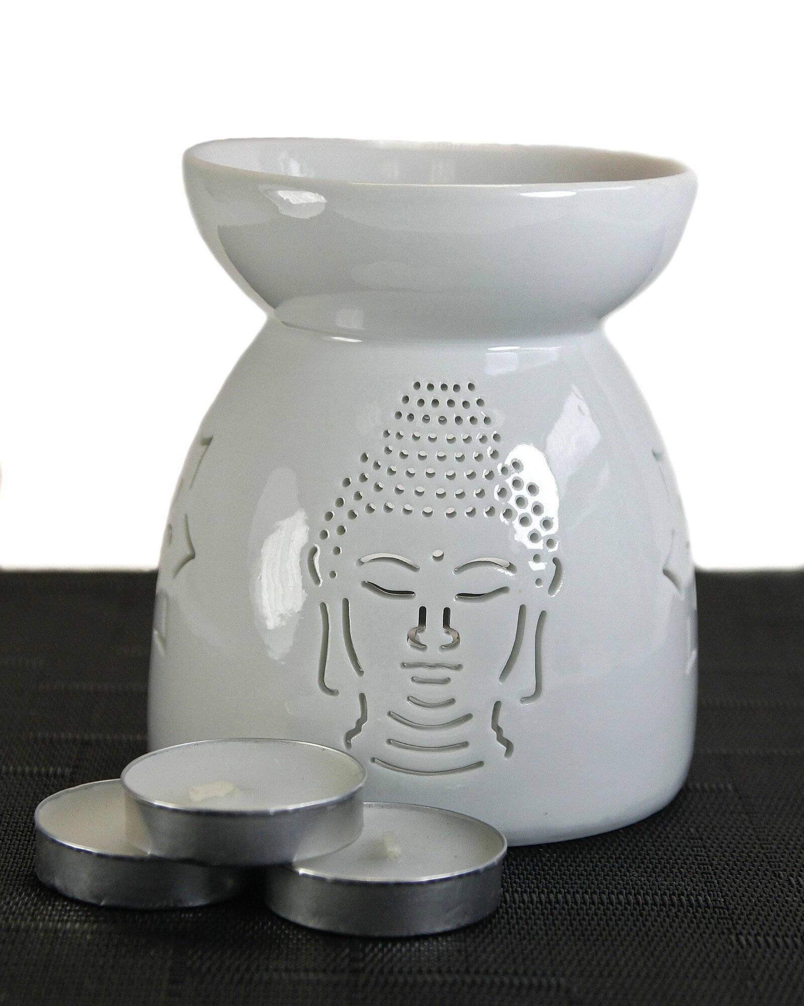 Аромалампа Белоснежное кружево Будда - 10 см, белый, керамика + 3 чайные свечи - для аромавоска, эфирных масел и создания уюта в доме