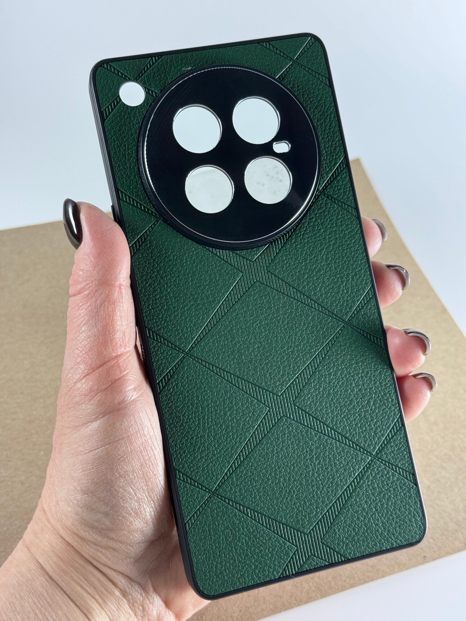 Чехол на Infinix Zero 40 5G /Чехол на Инфиникс Зеро 40 5g с защитой камеры, текстура кожи, зеленый — фото 1