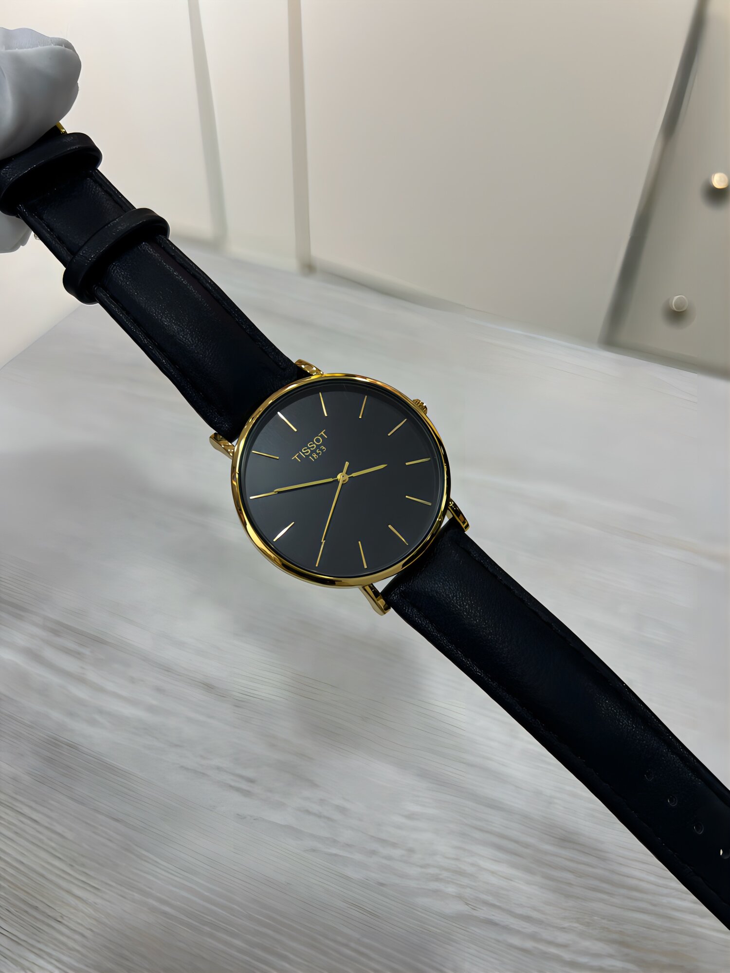 Наручные часы TISSOT, золотистый