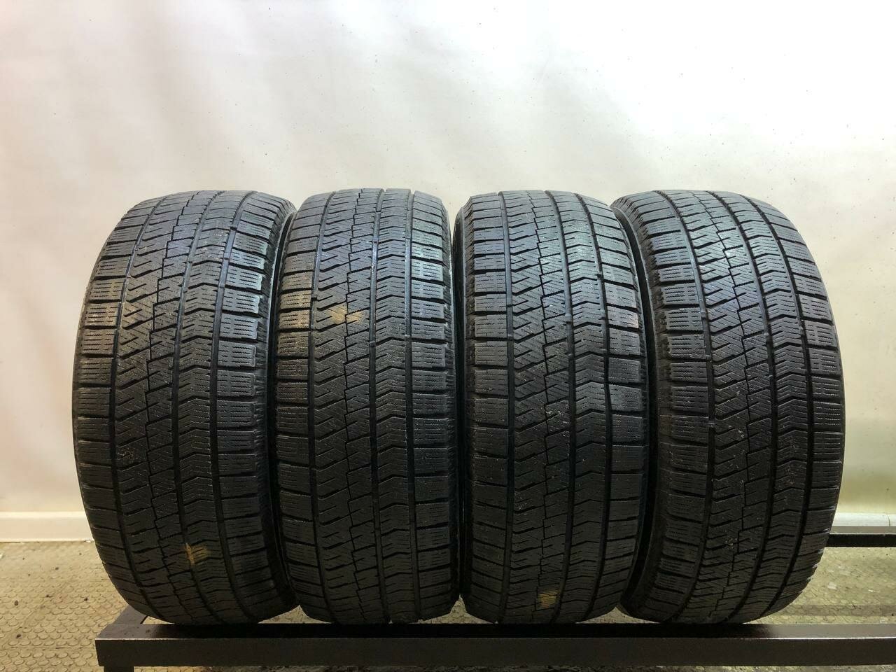 Bridgestone Blizzak VRX 2 215/50 R17 БУ Шины Зимние