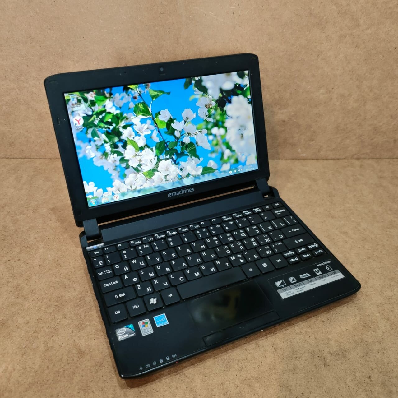 10.1" Нетбук eMachines eM350 1024x600, Intel Atom N450, RAM 2 ГБ, HDD 120 ГБ, Intel GMA 3150, Windows 7, чёрный