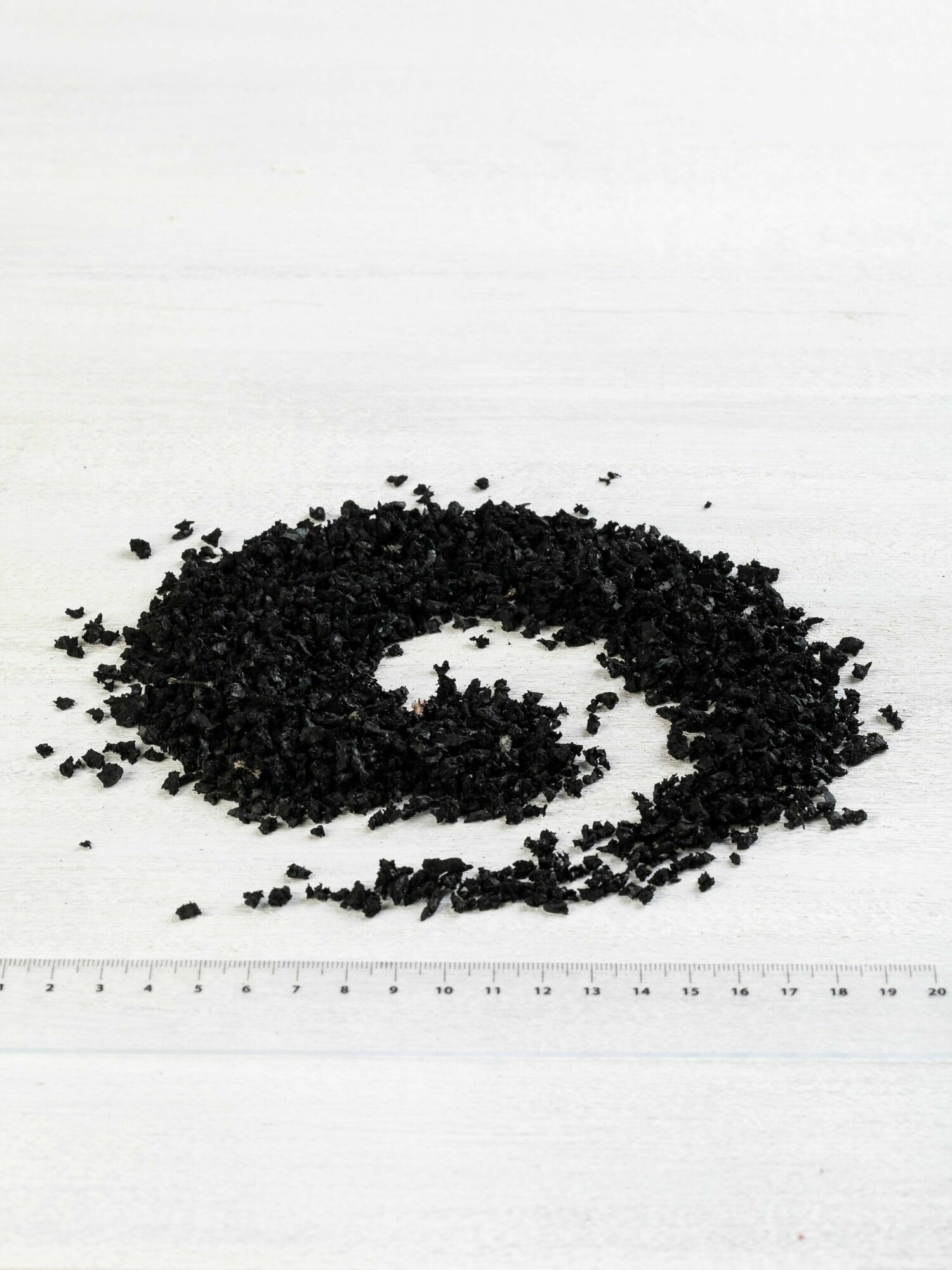 Резиновая крошка черная фракция 2-4 мм 3 кг (75 л)