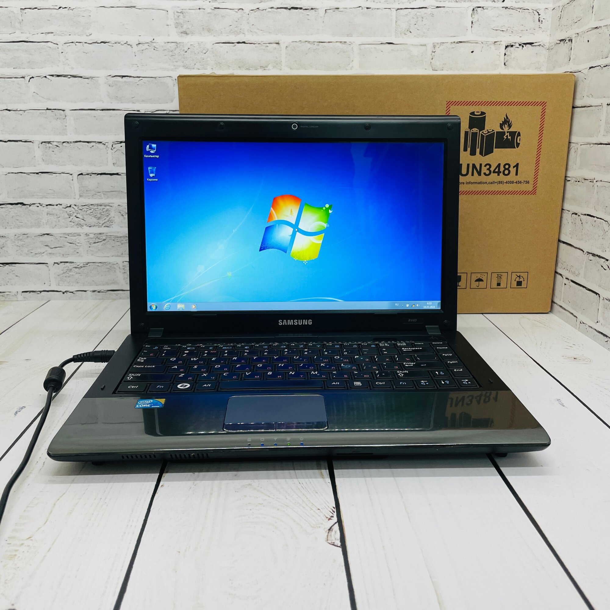 Игровой ноутбук Samsung R440 - 14", Intel Core i3 M380, 3Gb DDR3, 320Gb HDD, Radeon HD 5000