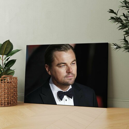 Картина на холсте (Мужчина в смокинге и галстуке-бабочке) 60x80 см. Интерьерная, на стену.