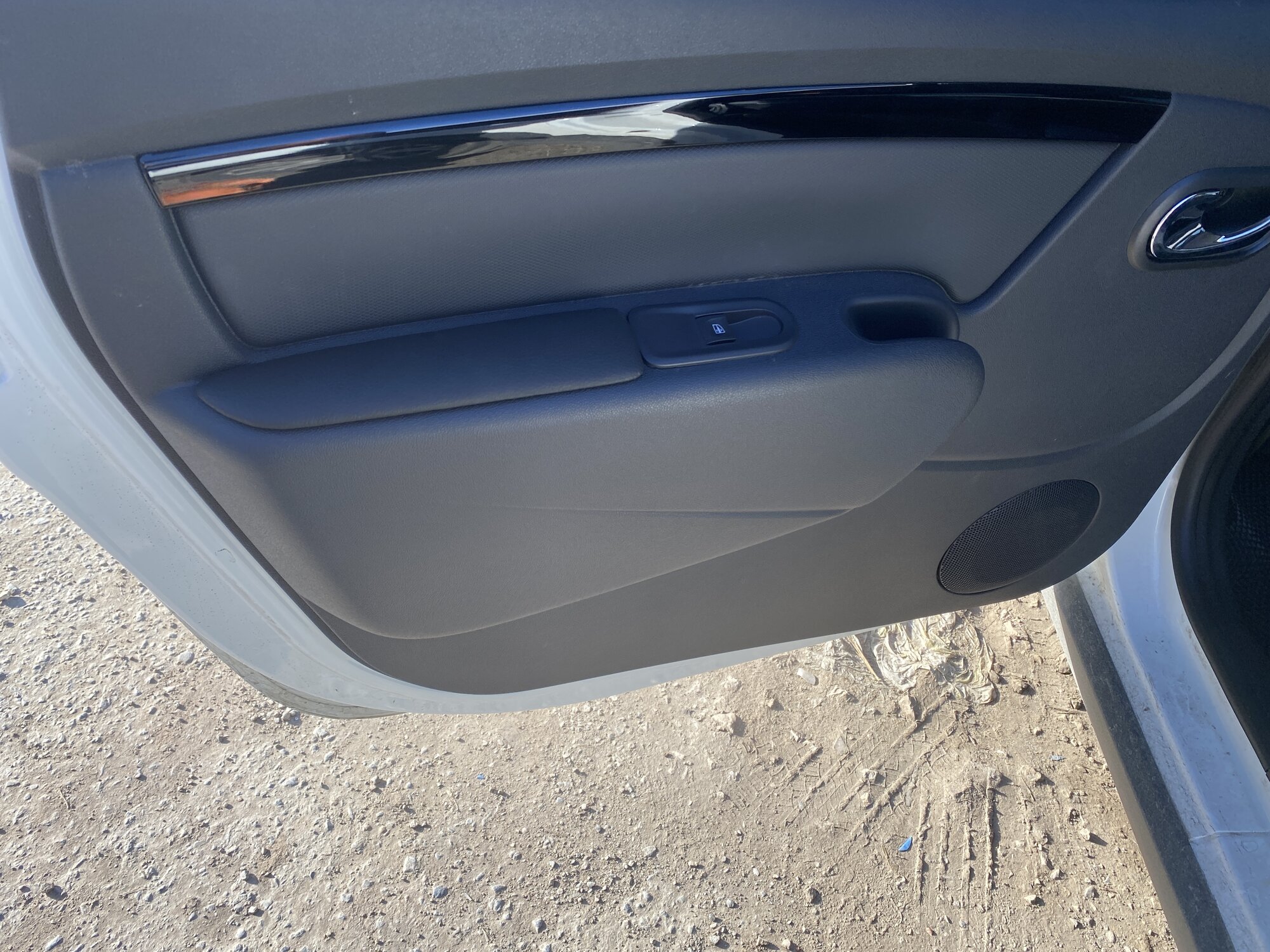 Подлокотники для задних дверей Lada Largus FL c 2021 г. в. (Лада Ларгус с кнопкой стекло подъемника)