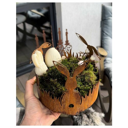 Садовые фигурки для сада и огорода Пасхальное кашпо с зайками 1850₽