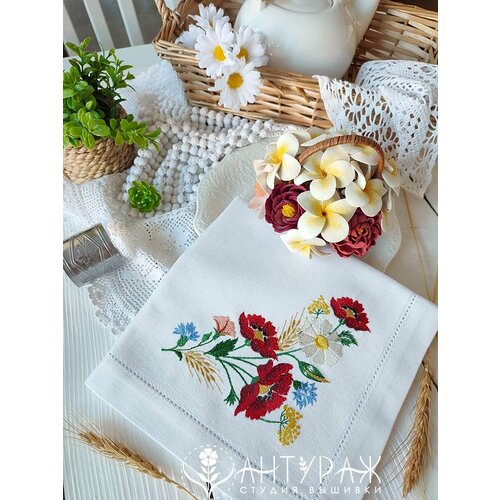Текстильный сувенир Льняная салфетка с вышивкой Маки и мережкой 43*43см от ANTURAG-VISHIVKA