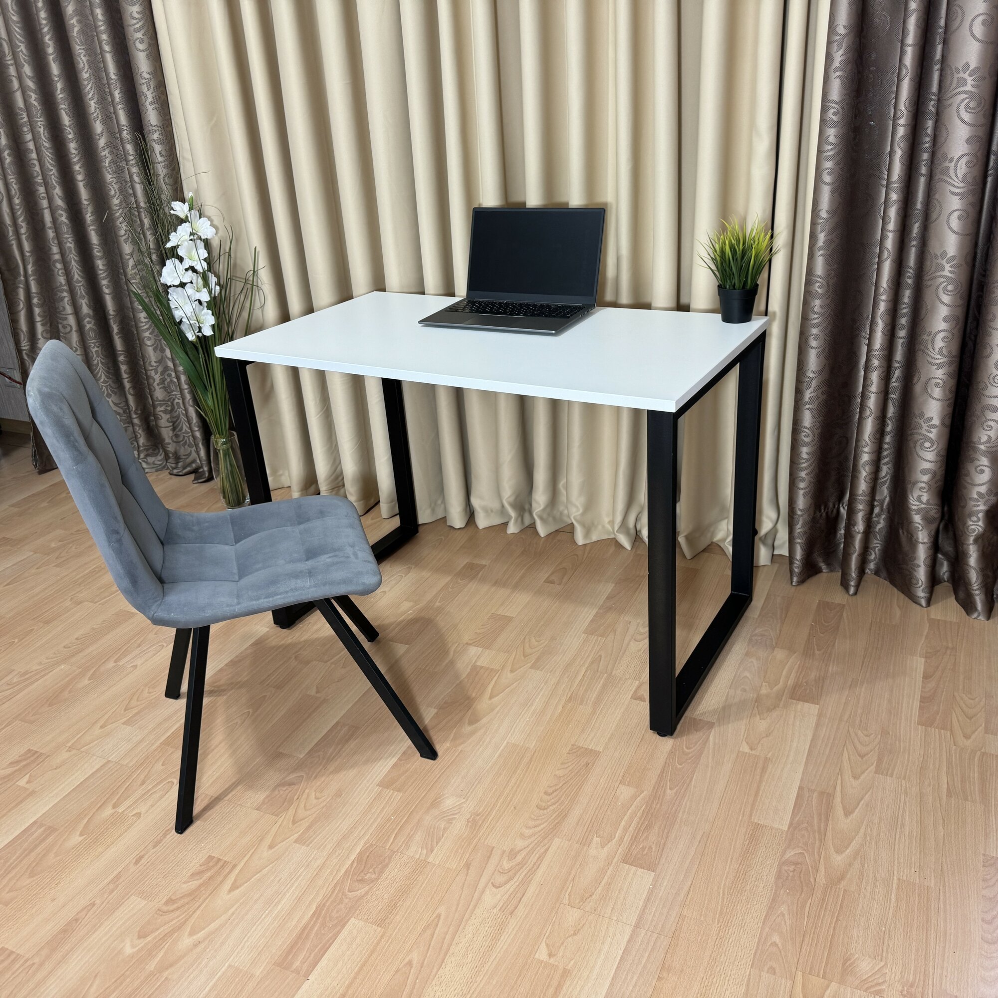 Игровой стол лофт Белый 110*60 см. Черные ножки