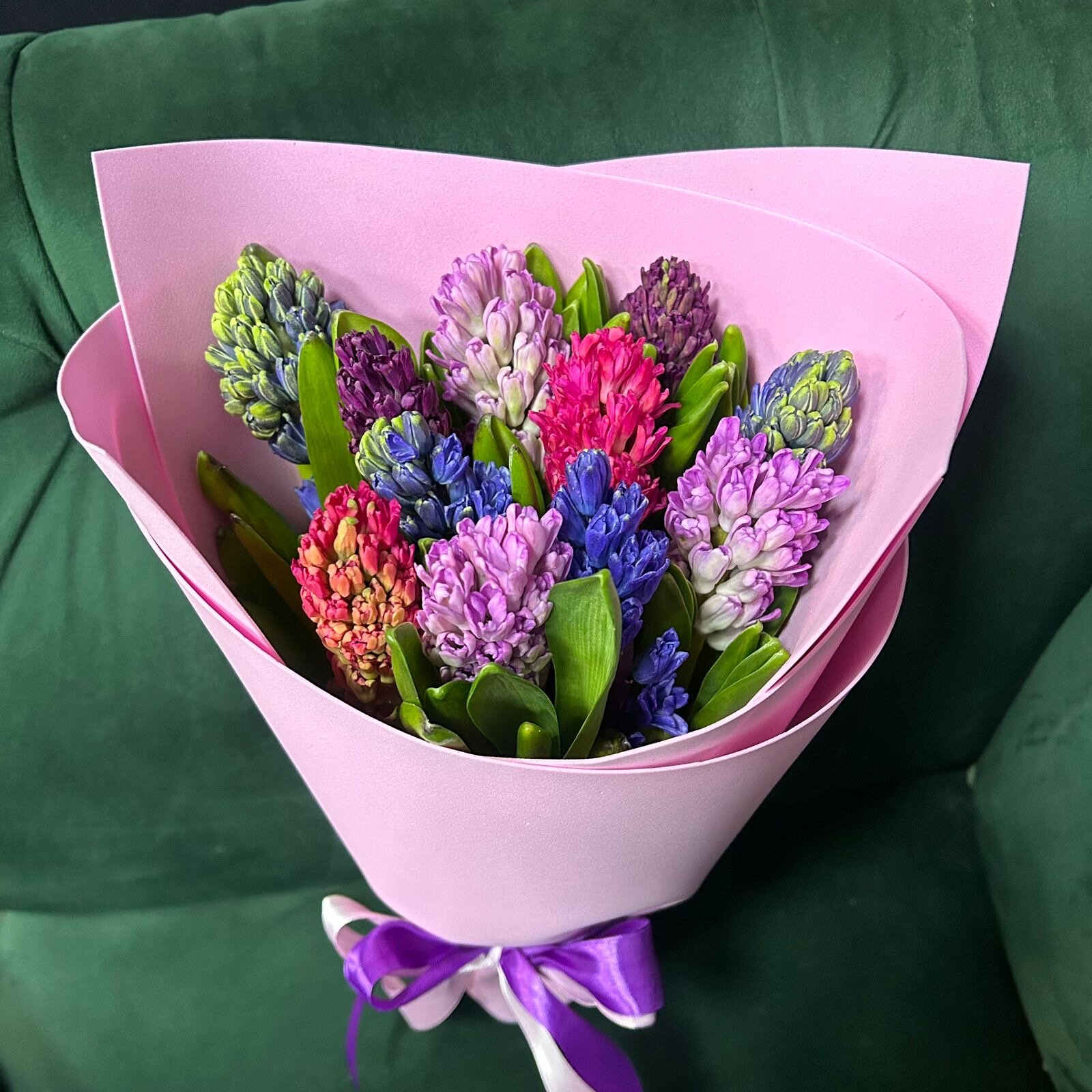 Букет из 11 разноцветных гиацинтов в фоамиране