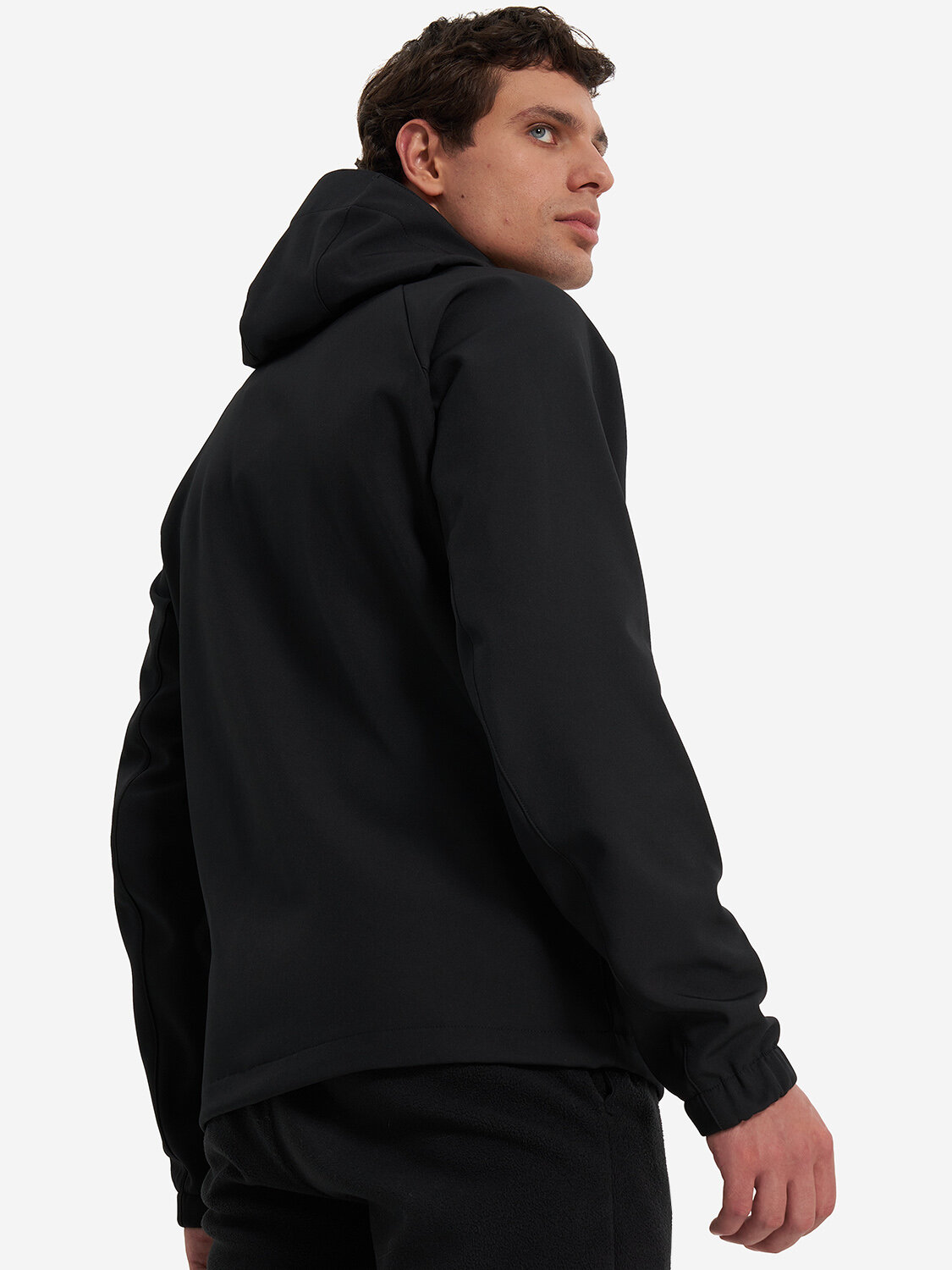 Куртка спортивная OUTVENTURE Hiking Men's Softshell Jacket, размер 48, черный — фото 1