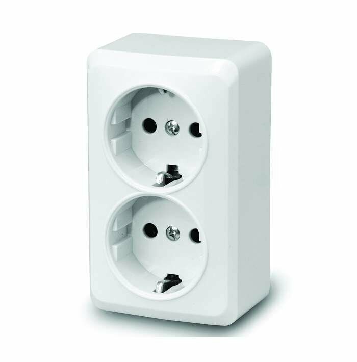 фото Розетка двухместная Powerman, открытый монтаж, с заземлением, белый. RA16-238-B Powerman Fazenda 7128