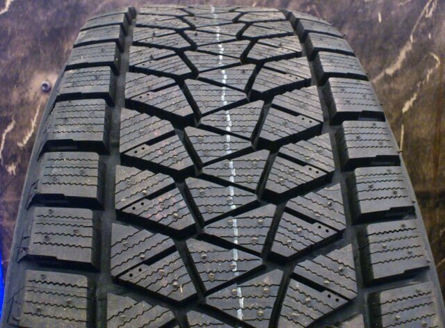 225/65 R-17 Bridgestone Blizzak DM-V2 102S